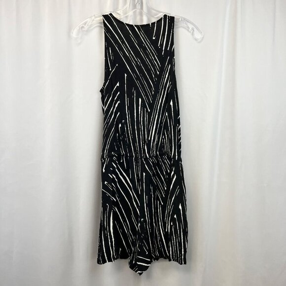 Merona Women’s Sleeveless Romper Black/White Tie Waist Size Small Pockets - Picture 6 of 8